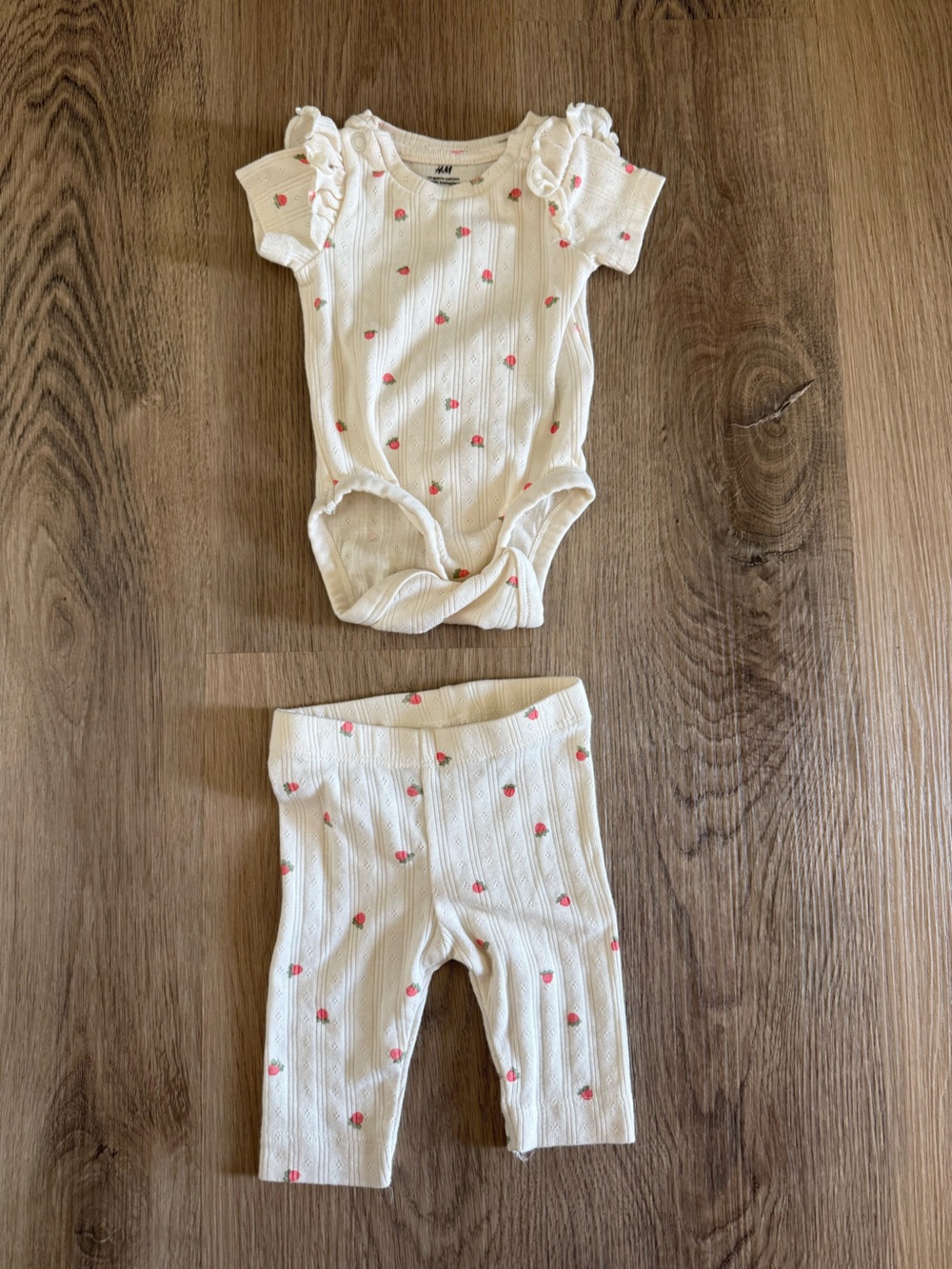 H&M Cream Ribbed Baby Tank & Shorts Set with Pink Strawberry Motif